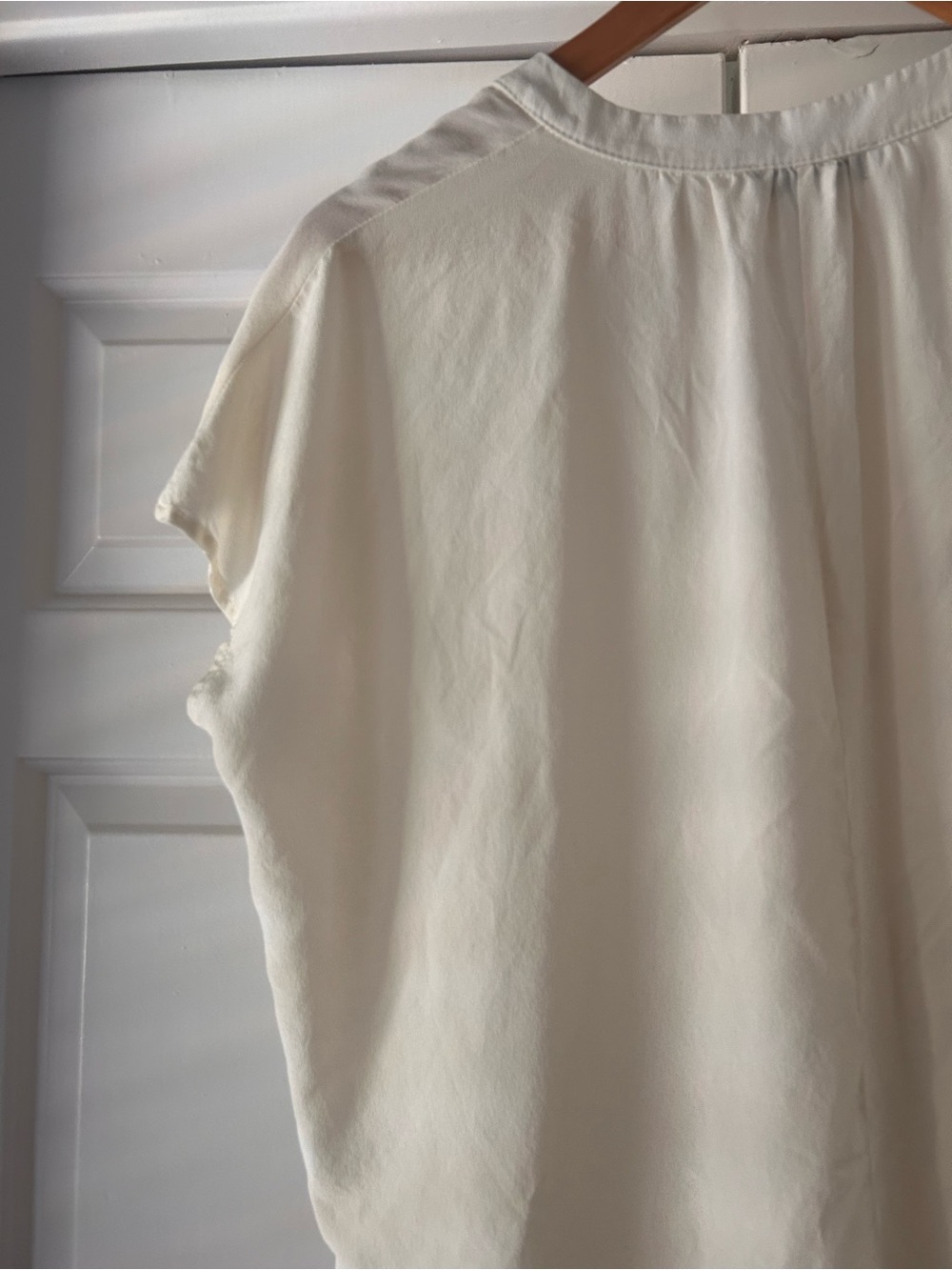 Amour Vert Ivory Silk Split-Neck Cap Sleeve Blouse L Made in USA - Picture 7 of 9